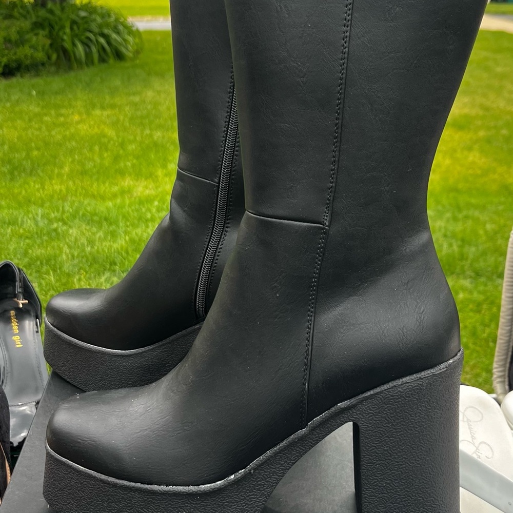 LAMODA Black Platform Boots
